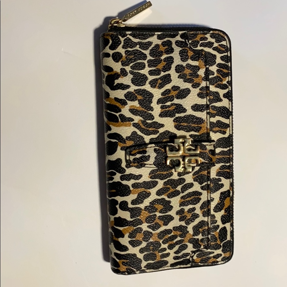 Large tory Burch continental zip wallet, Leopard